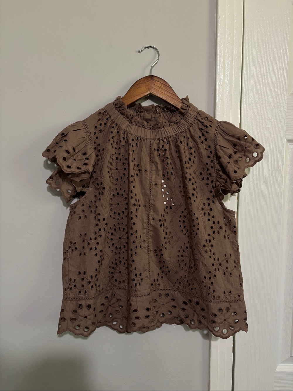 NWT Jennifer Grace Brown Eyelet Top Small